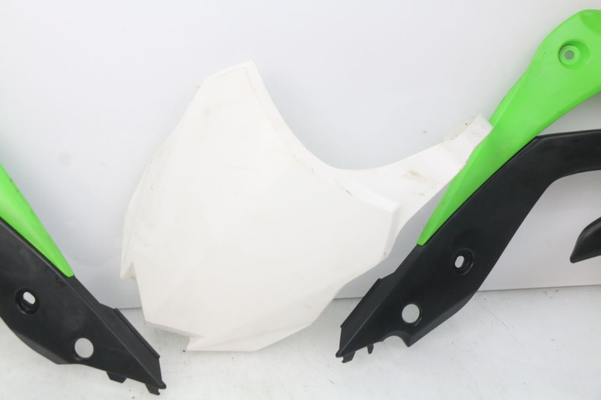 photo de VOLLVERKLEIDUNG KAROSSERIE KAWASAKI KX F KXF 450 (2012 - 2015) - Details der Befestigungspunkte