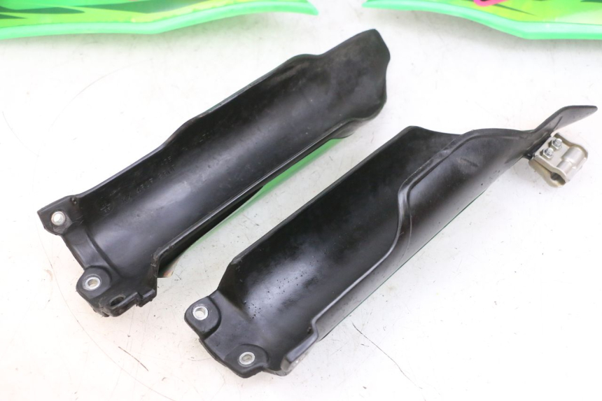 photo de KOMPLETTE VERKLEIDUNG KAWASAKI KXF KX-F 250 (2017 - 2019) - Details der Befestigungspunkte