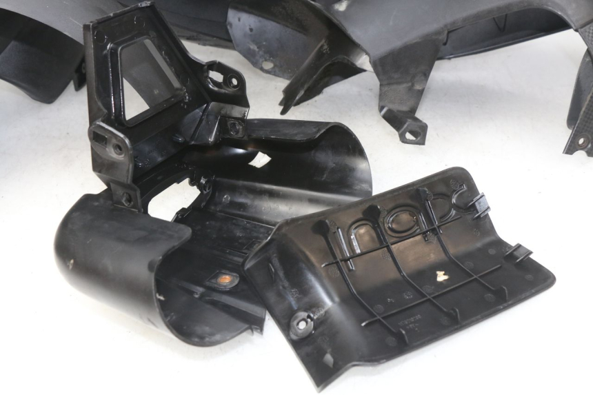 photo de KOMPLETTE VERKLEIDUNG PEUGEOT LUDIX 50 (2008 - 2017) - Alternativer Blickwinkel