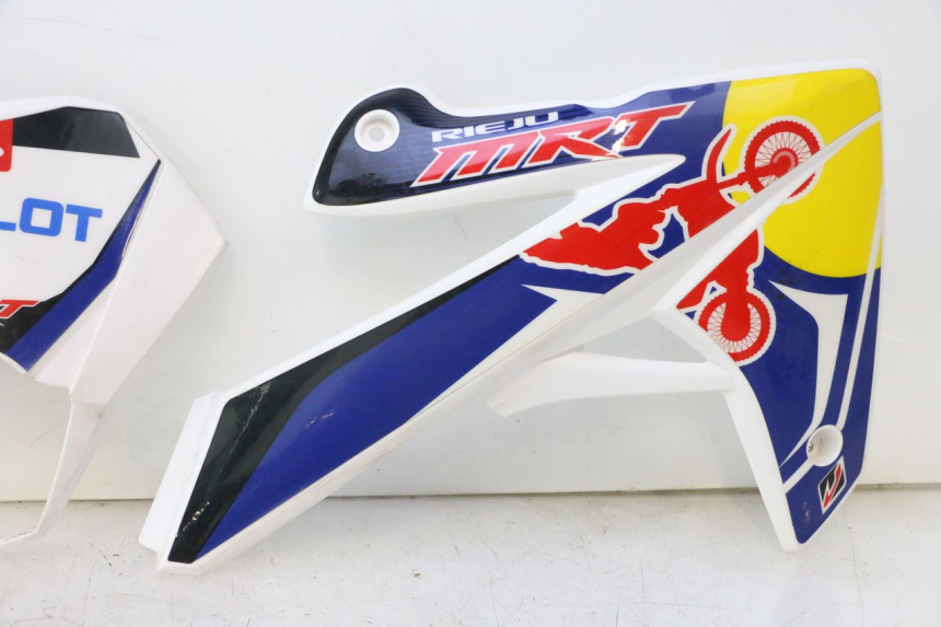 photo de KOMPLETTE VERKLEIDUNG RIEJU MRT PRO SUPERMOTARD 50 (2007 - 2018) - Details der Befestigungspunkte