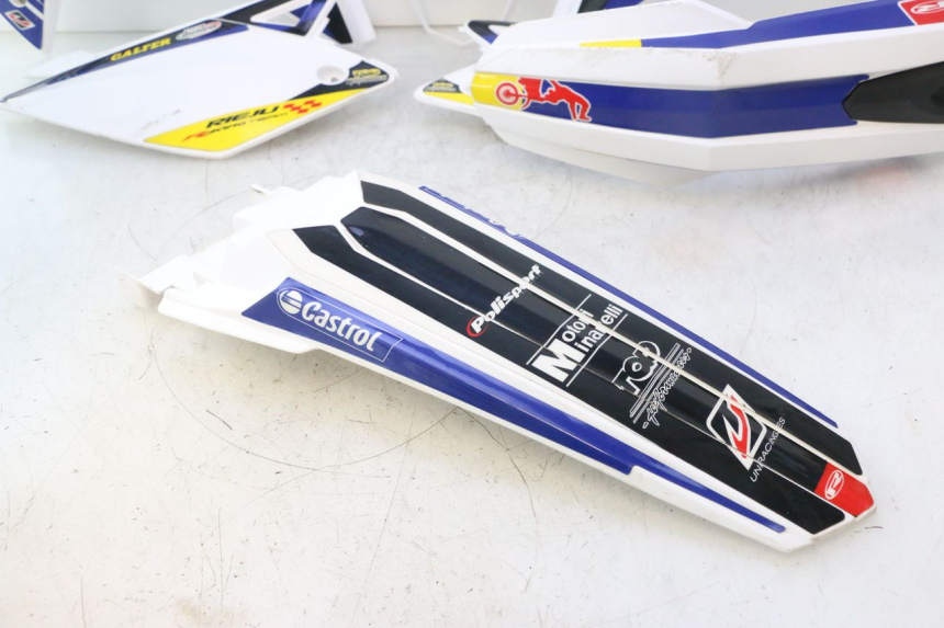 photo de KOMPLETTE VERKLEIDUNG RIEJU MRT PRO SUPERMOTARD 50 (2007 - 2018) - Details der Befestigungspunkte