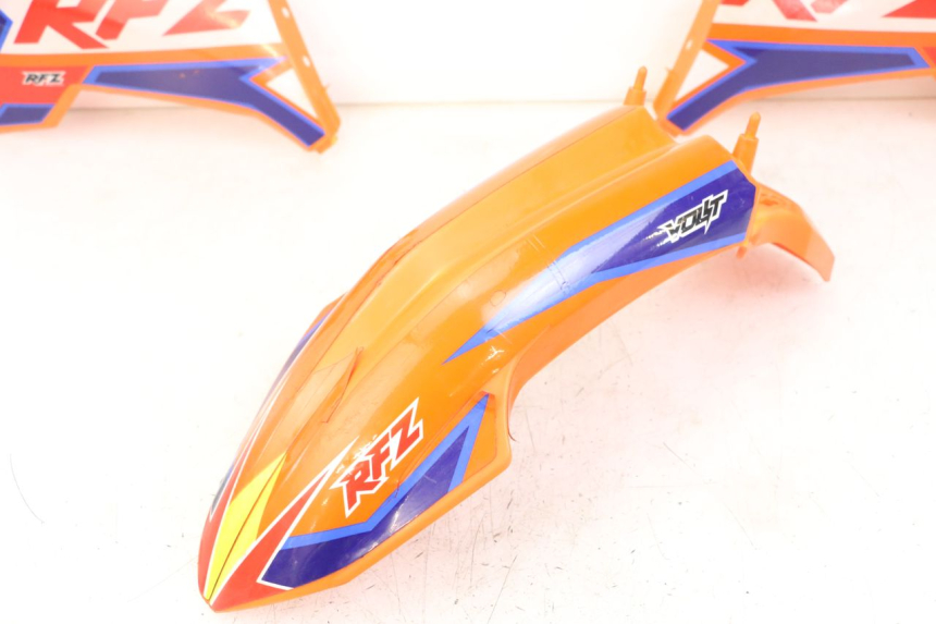 photo de VOLLVERKLEIDUNG KAROSSERIE APOLLO RFZ 125 - Oberflächenzustand und Material