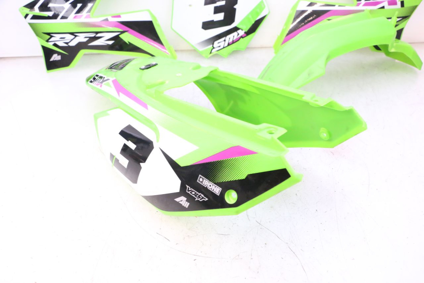 photo de VOLLVERKLEIDUNG KAROSSERIE APOLLO RFZ 125 - Hochauflösende Nahaufnahme