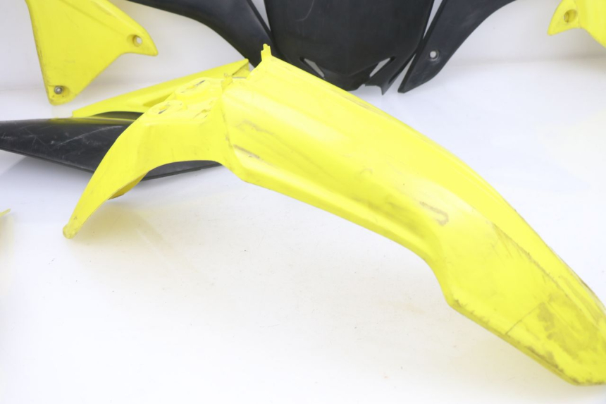 photo de KOMPLETTE VERKLEIDUNG SUZUKI RM-Z RMZ 250 (2010 - 2016) - Charakteristische Merkmale