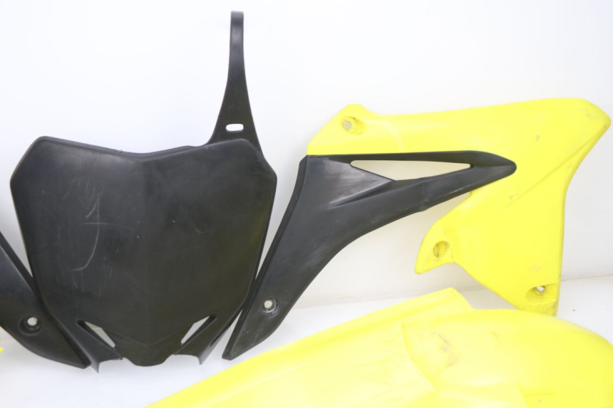 photo de KOMPLETTE VERKLEIDUNG SUZUKI RM-Z RMZ 250 (2010 - 2016) - Fokus auf die Struktur