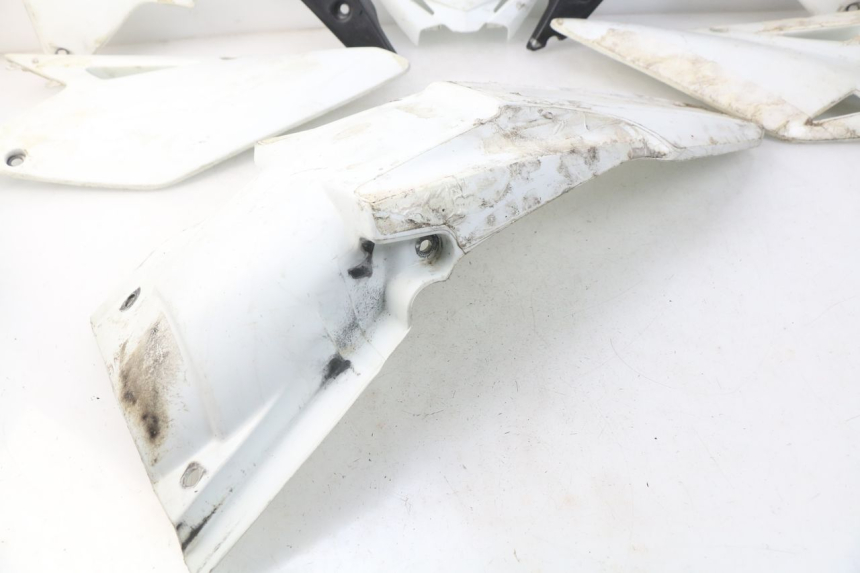 photo de KOMPLETTE VERKLEIDUNG SUZUKI RMZ RM-Z 450 (2008 - 2011) - Alternativer Blickwinkel