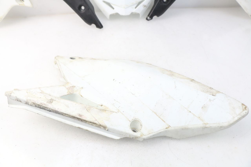 photo de KOMPLETTE VERKLEIDUNG SUZUKI RMZ RM-Z 450 (2008 - 2011) - Oberflächenzustand und Material