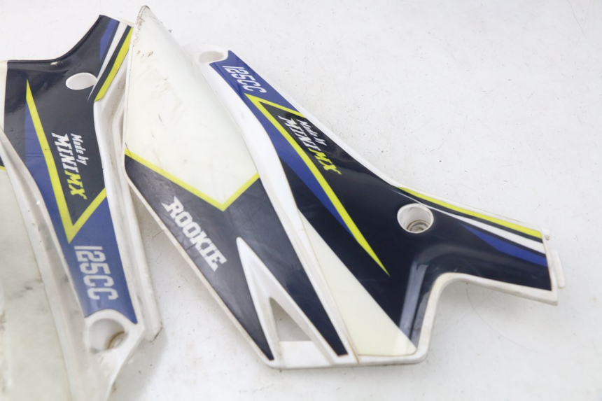 photo de KOMPLETTE VERKLEIDUNG MINI MX ROOKIE 125 - Details der Befestigungspunkte