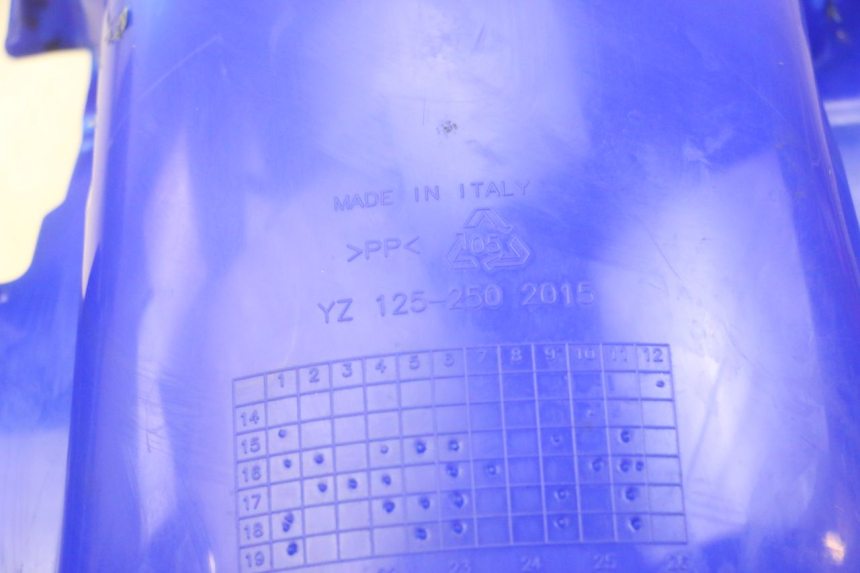 photo de KOMPLETTE VERKLEIDUNG YAMAHA YZ 125 (1998 - 2005) - Alternativer Blickwinkel