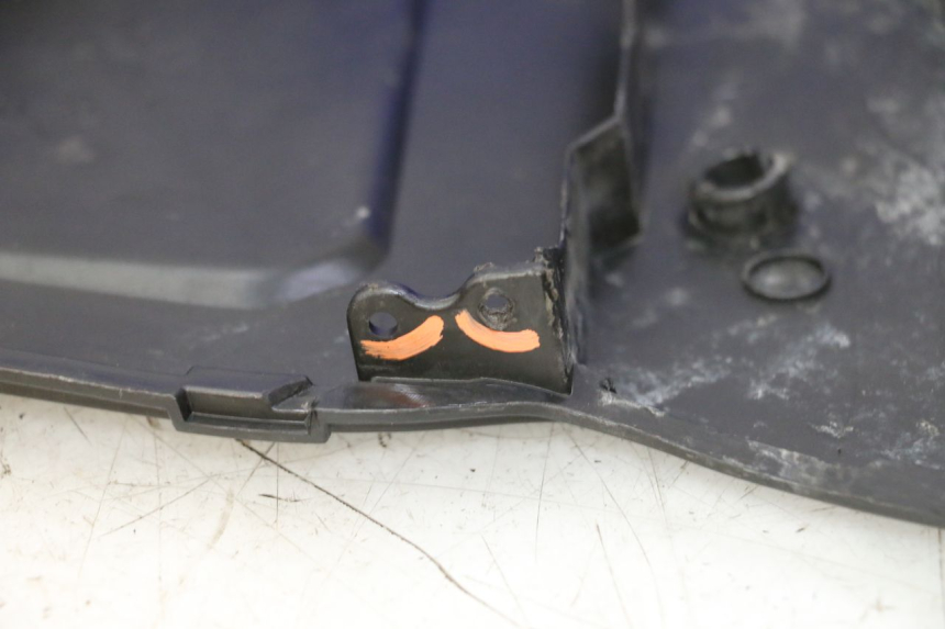 photo de KOMPLETTE VERKLEIDUNG YAMAHA YZ 125 (1998 - 2005) - Details der Befestigungspunkte