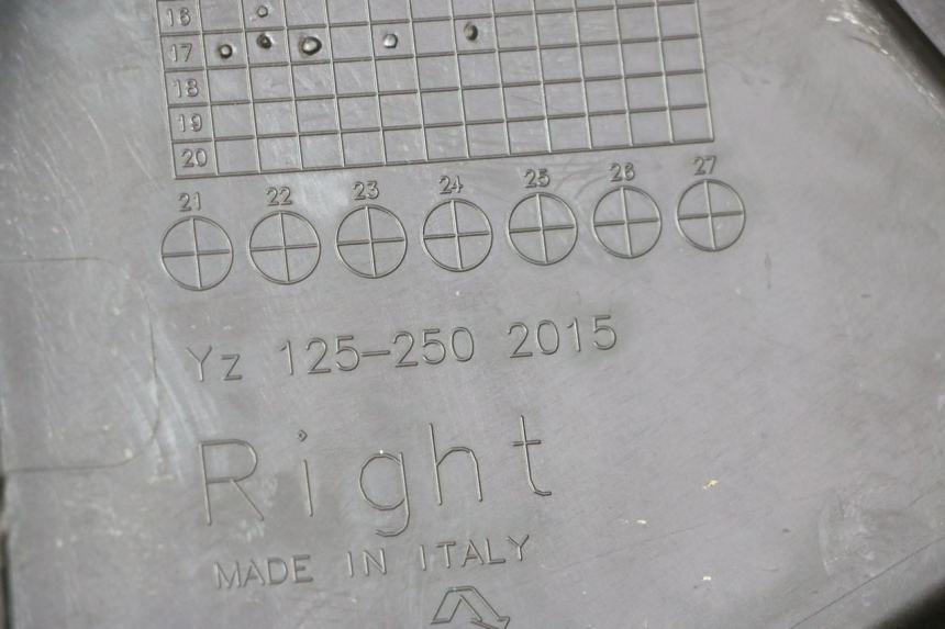 photo de KOMPLETTE VERKLEIDUNG YAMAHA YZ 125 (1998 - 2005) - Oberflächenzustand und Material