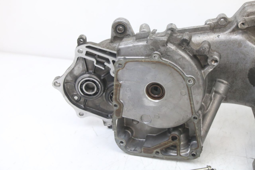 photo de UNTERER MOTORBLOCK KYMCO AGILITY 4T 50 (2018 - 2022) - Details der Befestigungspunkte