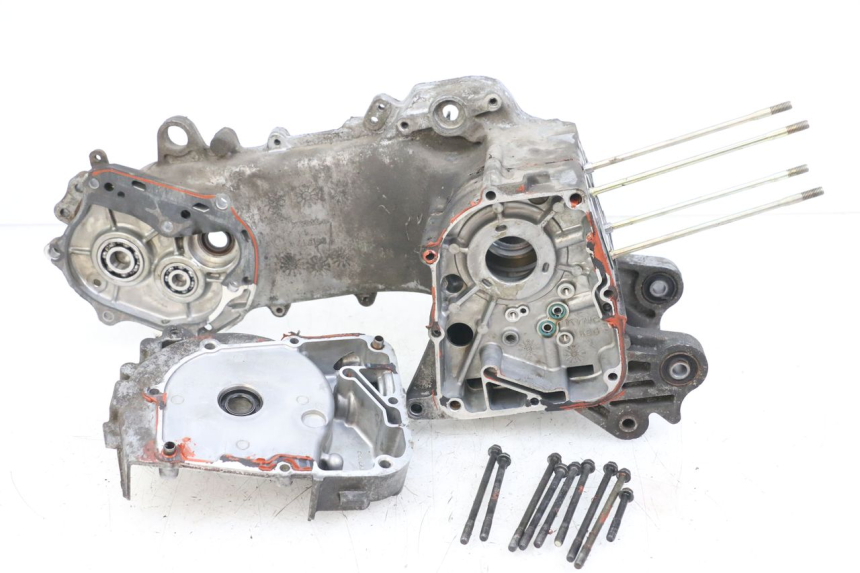 photo de MOTORBLOCK-UNTERTEIL KYMCO DINK 4T 50 (2007 - 2018) - Fokus auf die Struktur