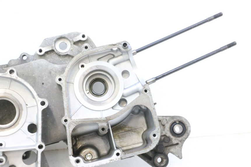 photo de KURBELGEHÄUSE JM MOTORS F45i 4T 50 (2020 - 2023) - Details der Befestigungspunkte