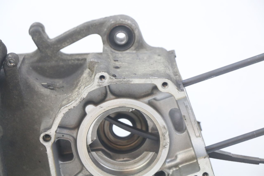 photo de MOTORBLOCK-UNTERTEIL HONDA FES PANTHEON 125 (2003 - 2007) - Charakteristische Merkmale