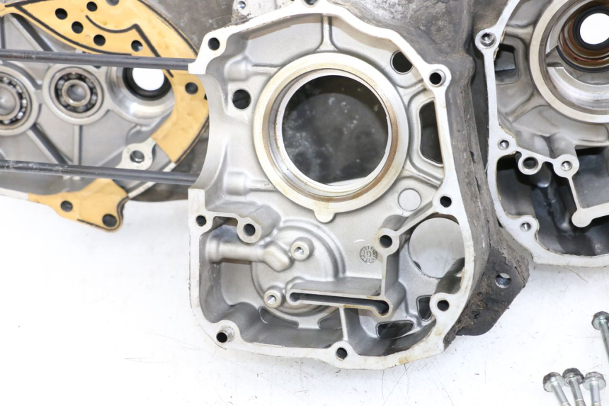 photo de UNTERER MOTORBLOCK HONDA FES S-WING SWING ABS 125 (2007 - 2015) - Fokus auf die Struktur