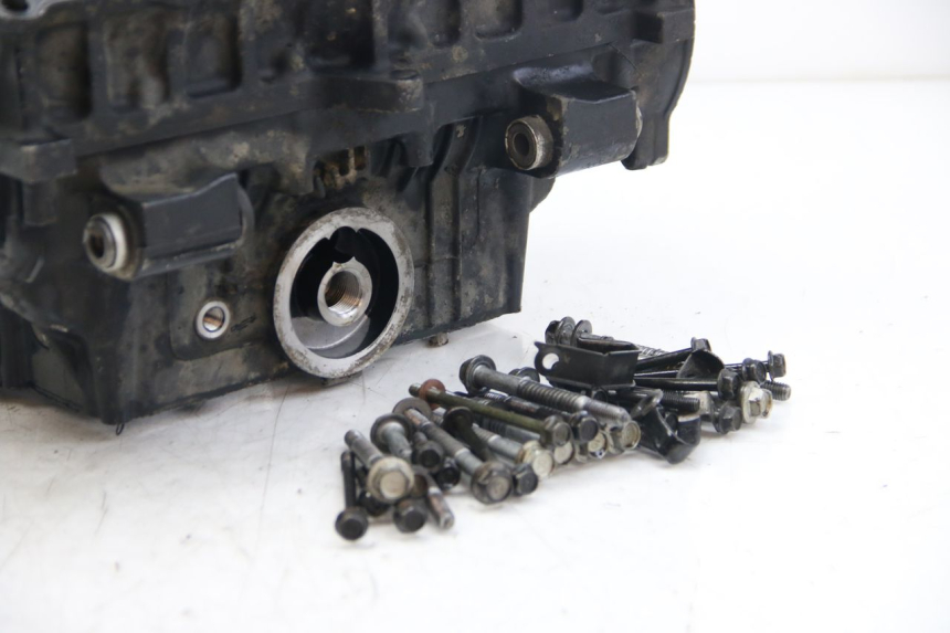 photo de MOTORBLOCK-UNTERTEIL YAMAHA FZS FAZER 600 (2001 - 2003) - Detailansicht des Bauteils