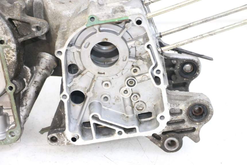 photo de UNTERER MOTORBLOCK PEUGEOT KISBEE 4T 50 (2018 - 2022) - Details der Befestigungspunkte