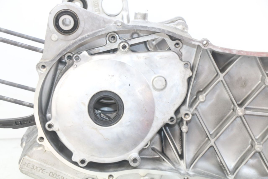 photo de MOTORBLOCK-UNTERTEIL YAMAHA N-MAX NMAX 125 (2017 - 2020) - Details der Befestigungspunkte