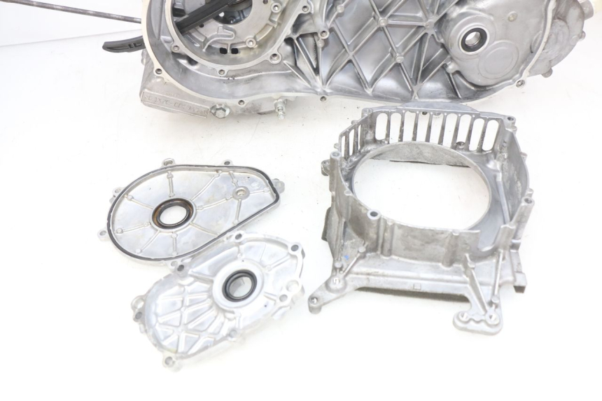 photo de MOTORBLOCK-UNTERTEIL YAMAHA N-MAX NMAX 125 (2017 - 2020) - Oberflächenzustand und Material