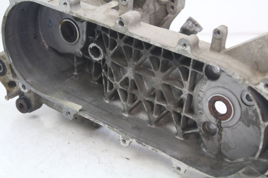 photo de UNTERER MOTORBLOCK SYM ORBIT 2 4T 50 (2018 - 2022) - Details der Befestigungspunkte