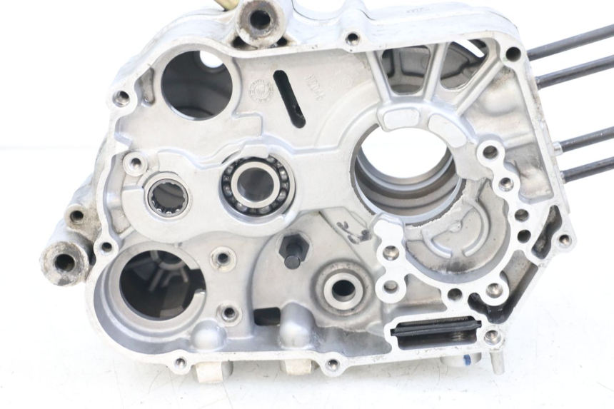 photo de KURBELGEHÄUSE APOLLO RFZ 140 - Details der Befestigungspunkte