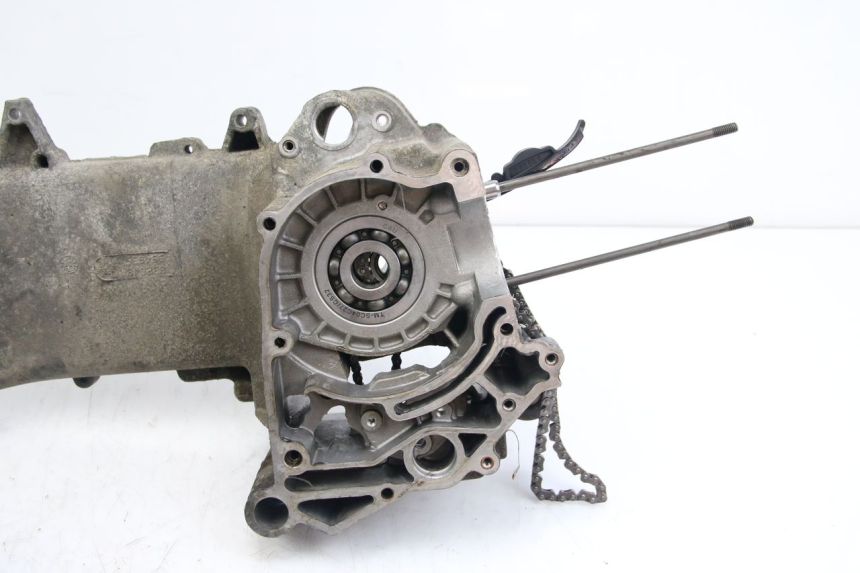 photo de MOTORBLOCK-UNTERTEIL APRILIA SCARABEO 4T 50 (2009 - 2017) - Kennzeichnungen und Originalreferenzen