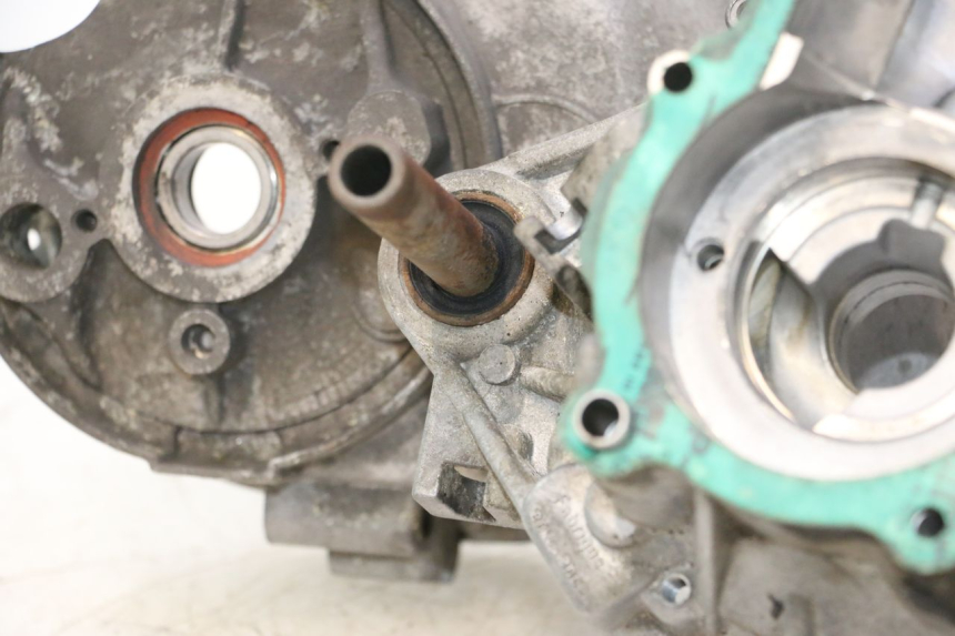 photo de MOTORBLOCK-UNTERTEIL PEUGEOT SPEEDFIGHT LC 50 (1996 - 2002) - Profilansicht des Ersatzteils