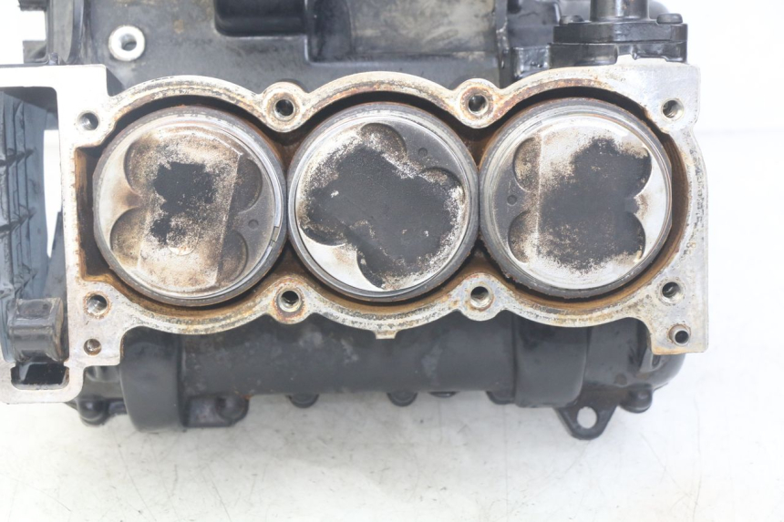 photo de MOTORBLOCK-UNTERTEIL TRIUMPH SPRINT ST 955 (1999 - 2001) - Weitere Ansicht des Artikels