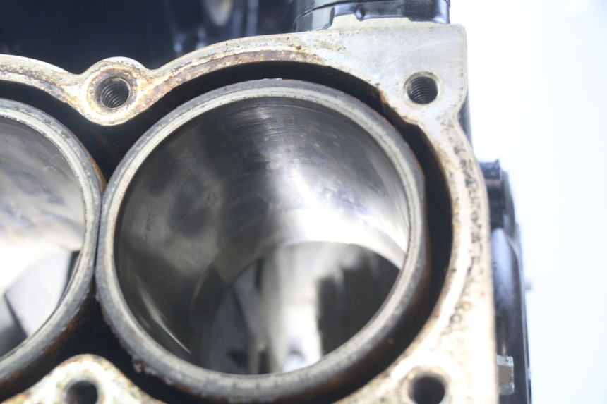 photo de MOTORBLOCK-UNTERTEIL TRIUMPH SPRINT ST 955 (1999 - 2001) - Detaillierte Sichtprüfung