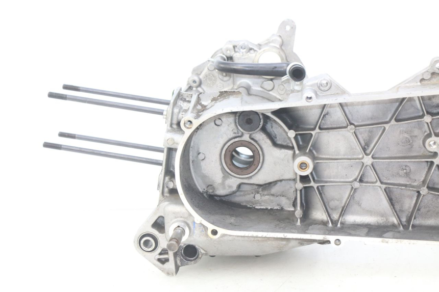 photo de UNTERER MOTORBLOCK APRILIA SXR 50 (2021 - 2023) - Details der Befestigungspunkte