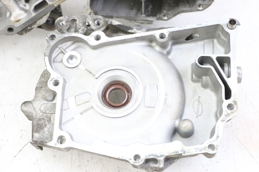 photo de UNTERER MOTORBLOCK PEUGEOT TWEET 4T 50 (2018 - 2022) - Details der Befestigungspunkte