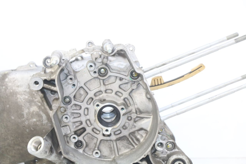 photo de MOTORBLOCK-UNTERTEIL PIAGGIO VESPA GTS IGET ABS 125 (2017 - 2023) - Zoom auf Komponenten