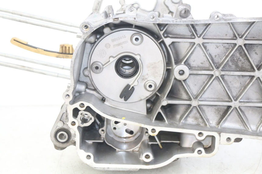 photo de MOTORBLOCK-UNTERTEIL PIAGGIO VESPA GTS IGET ABS 125 (2017 - 2023) - Oberflächenzustand und Material