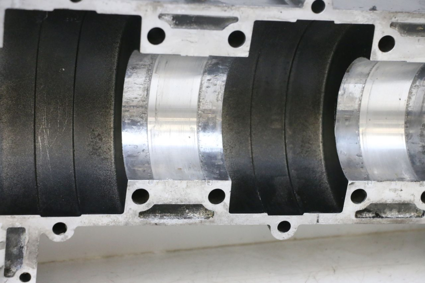 photo de KURBELGEHÄUSE YAMAHA WAVE RUNNER GP R 1200 (2000 - 2003) - Details der Befestigungspunkte