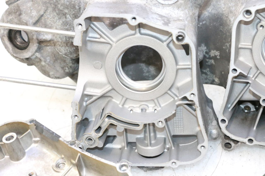 photo de UNTERER MOTORBLOCK YAMAHA XMAX X-MAX 125 (2006 - 2009) - Details der Befestigungspunkte