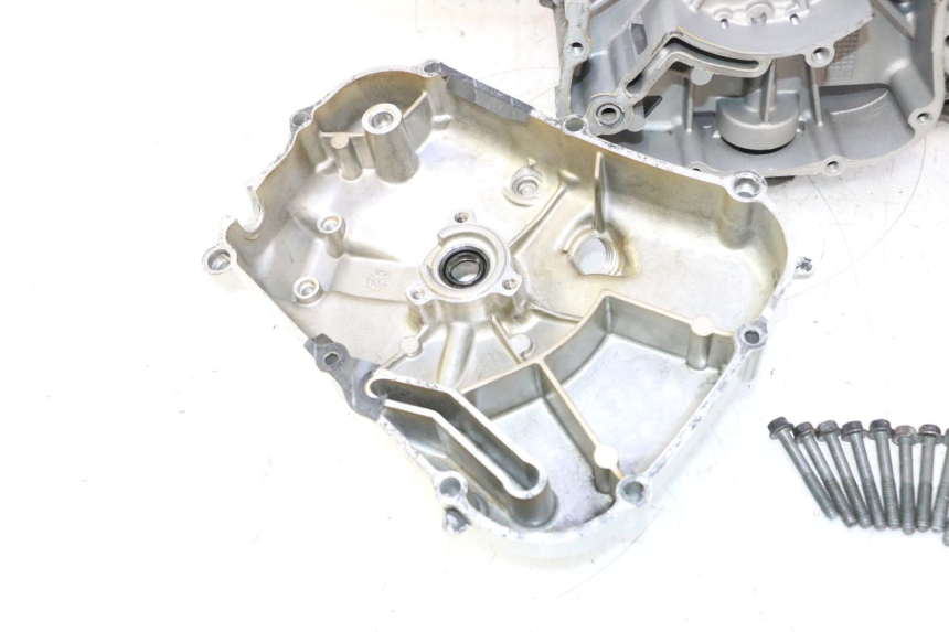 photo de UNTERER MOTORBLOCK YAMAHA XMAX X-MAX 125 (2006 - 2009) - Oberflächenzustand und Material