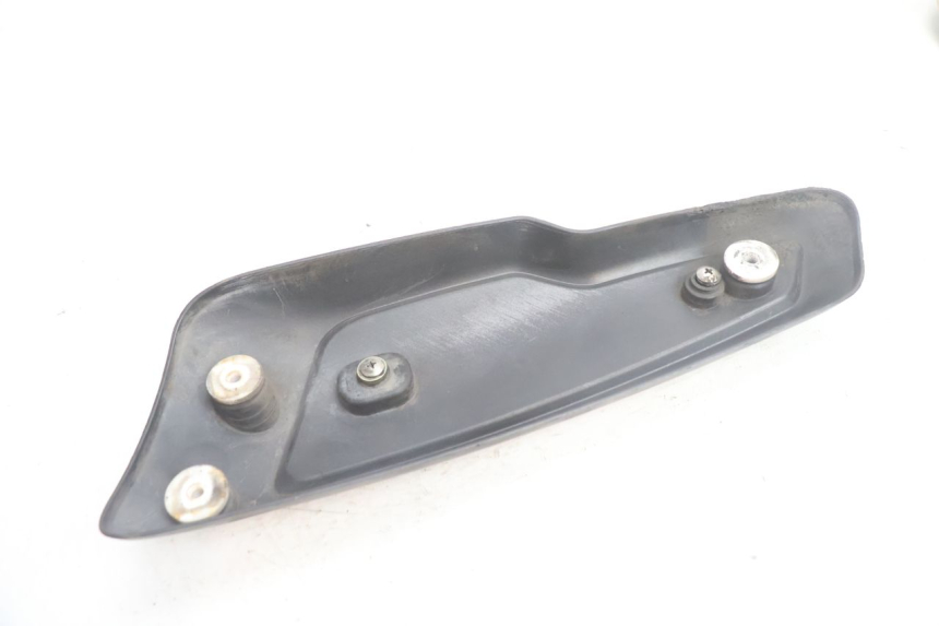 photo de AUSPUFFBLENDE PEUGEOT KISBEE 4T 50 (2010 - 2017) - Details der Befestigungspunkte