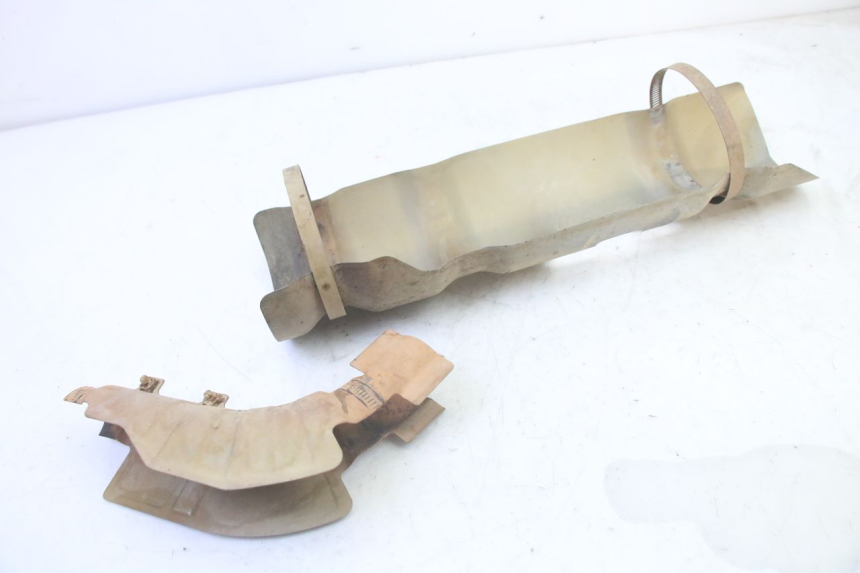 photo de AUSPUFFBLENDE YAMAHA YFM GRIZZLY 550 (2008 - 2015) - Detailansicht des Bauteils
