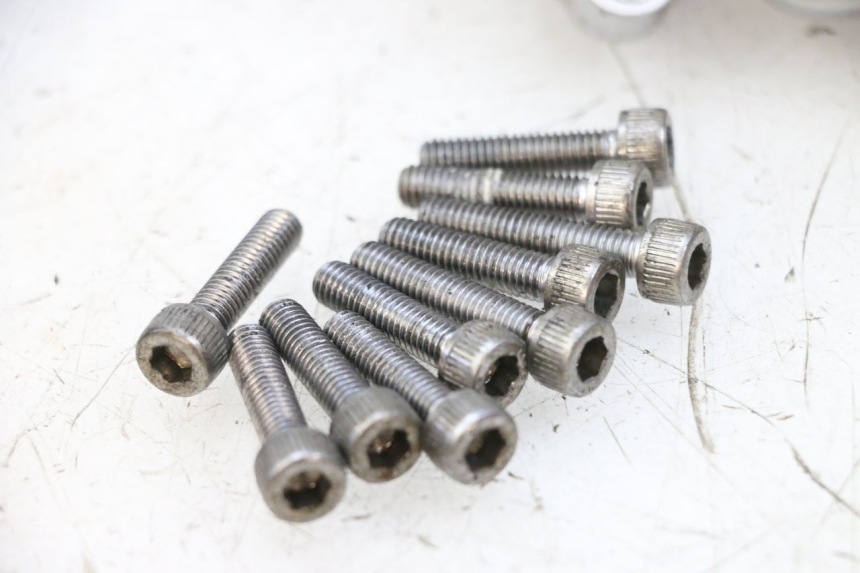 photo de KUPPLUNGSDECKEL YAMAHA FZ6 N FAZER 600 (2004 - 2006) - Charakteristische Merkmale