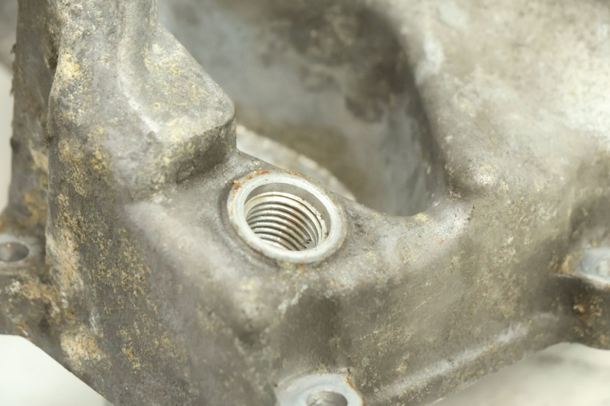 photo de ÖLWANNE YAMAHA YZF R6 600 (2008 - 2009) - Details der Befestigungspunkte