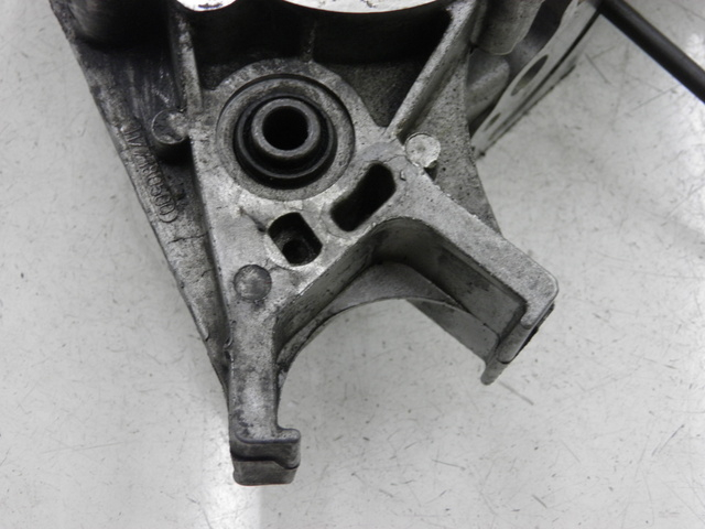 photo de KURBELGEHÄUSE RECHTS PEUGEOT SATELIS 125 (2010 - 2012) - Details der Befestigungspunkte