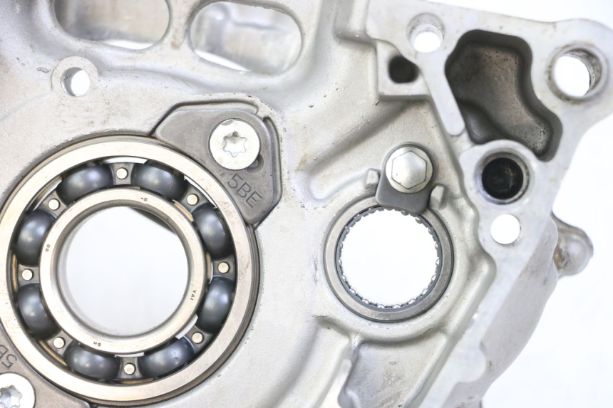 photo de KURBELGEHÄUSE LINKS YAMAHA YZ-F YZF 250 (2007 - 2013) - Fokus auf die Struktur