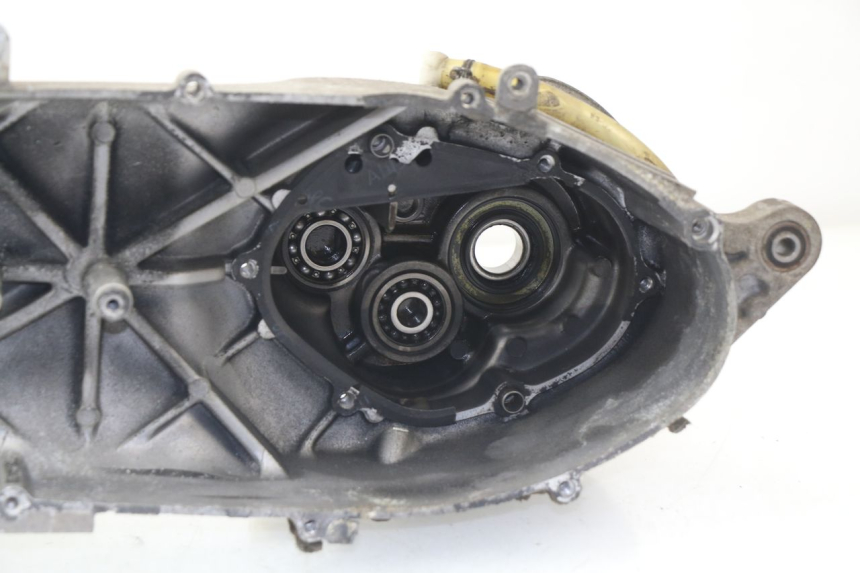 photo de KURBELGEHÄUSE LINKS YAMAHA YP MAJESTY 125 (2002 - 2006) - Oberflächenzustand und Material