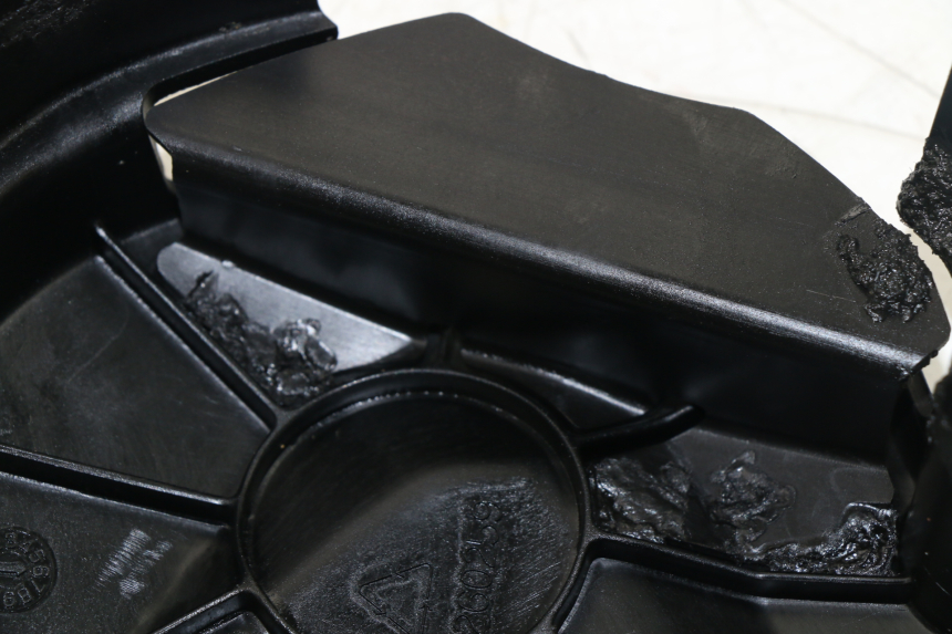 photo de RITZELABDECKUNG TRIUMPH STREET TRIPLE 675 (2007 - 2012) - Detailansicht des Bauteils