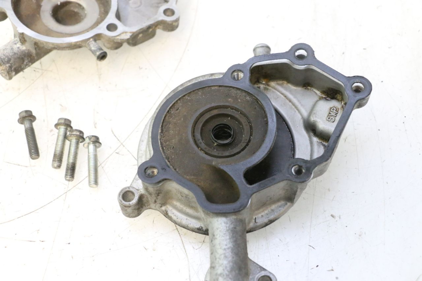 photo de WASSERPUMPENDECKEL  YAMAHA X-MAX XMAX 125 (2010 - 2013) - Details der Befestigungspunkte