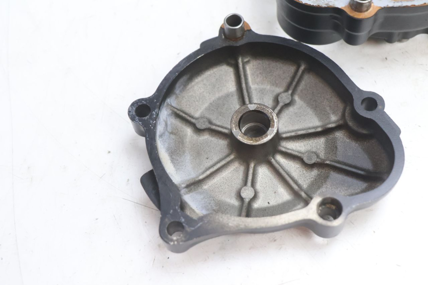 photo de ANLASSERFREILAUF DECKEL SUZUKI GSR 600 (2005 - 2012) - Oberflächenzustand und Material