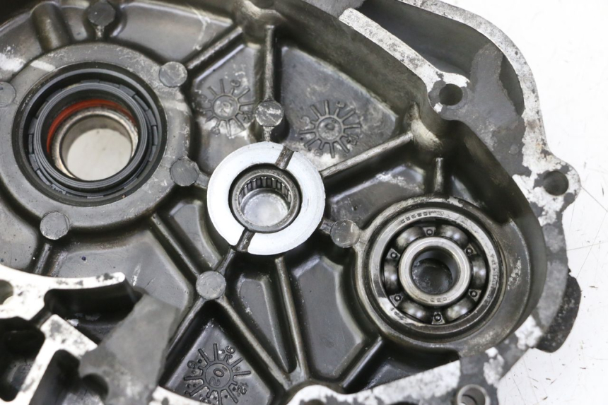 photo de GETRIEBEDECKEL KYMCO GRAND DINK 125 (2002 - 2007) - Details der Befestigungspunkte