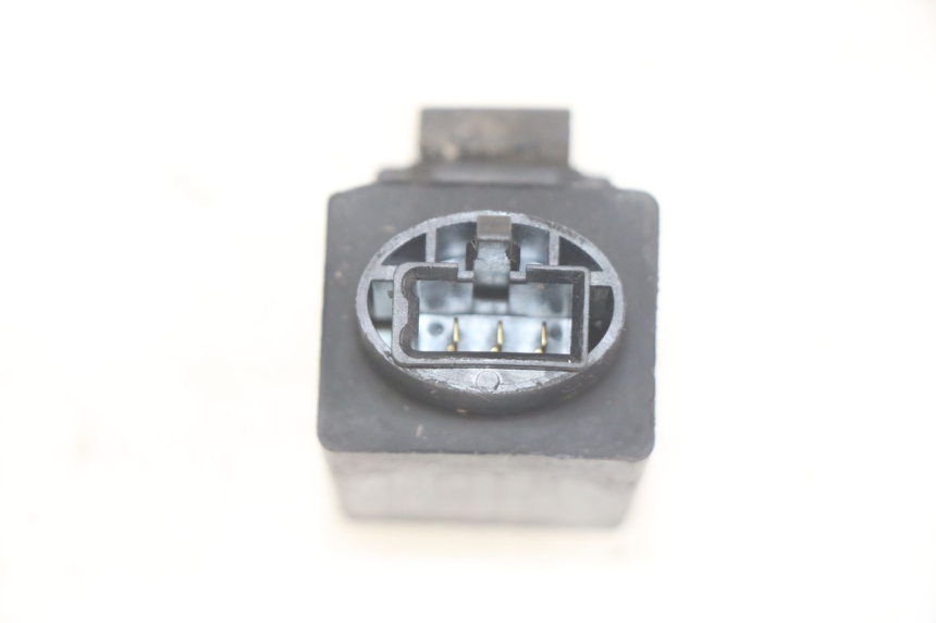 photo de BLINKERRELAIS HONDA CBR F SC25 1000 (1989 - 1992) - Zoom auf Gebrauchszustand