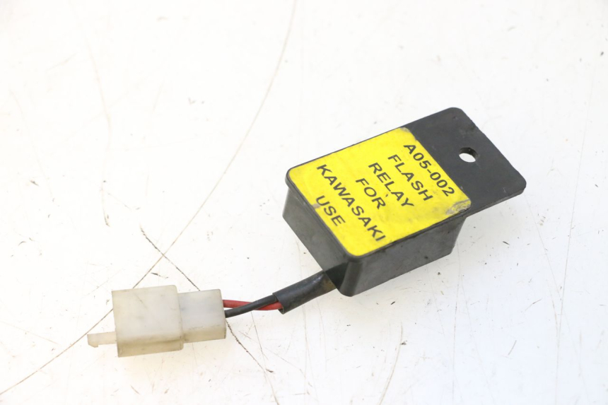 photo de BLINKER RELAIS KAWASAKI ER-6 ER6 N 650 (2005 - 2009) - Zoom auf Gebrauchszustand